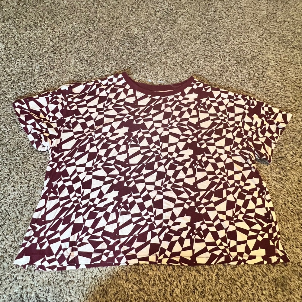 Ava & Viv Womens 1X Burgundy White Geometric Abstract Boxy Short‎ Sleeve T-Shirt